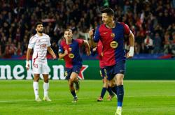 莱万多夫斯基意外战胜C9，夺冠引爆全场！