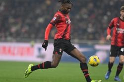 精彩！AC米兰客场绝杀，豪取三分